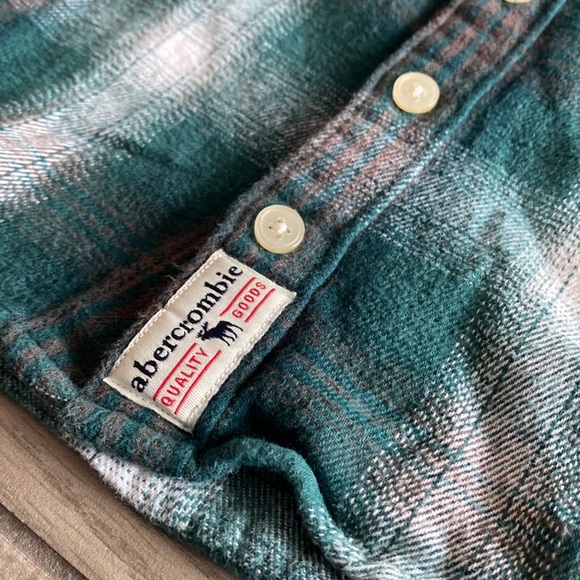 Boys Abercrombie Kids Button Down Shirts - Set of 2 - Picture 11 of 12